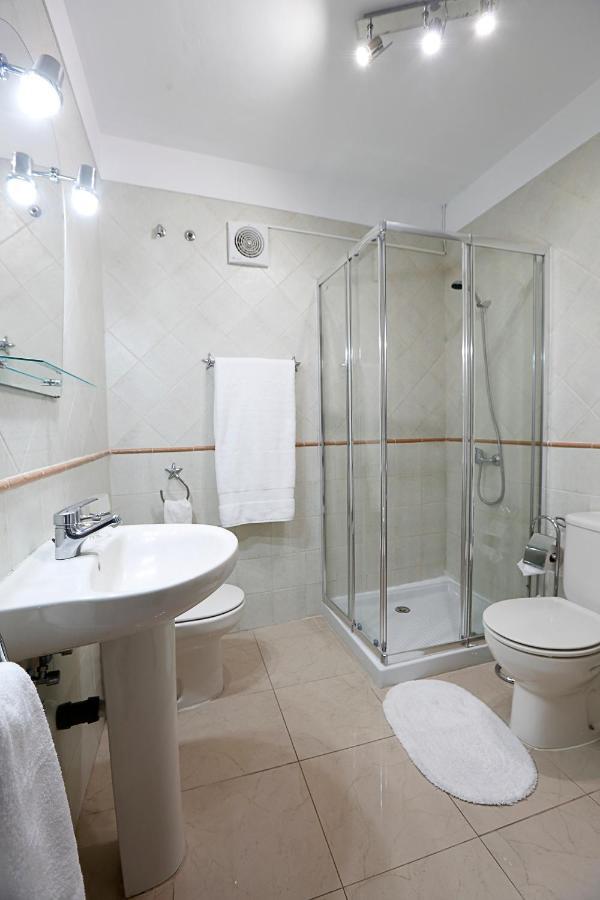 Apartamento frente al Puerto de Candelaria a 20 metros de la playa. Exterior foto