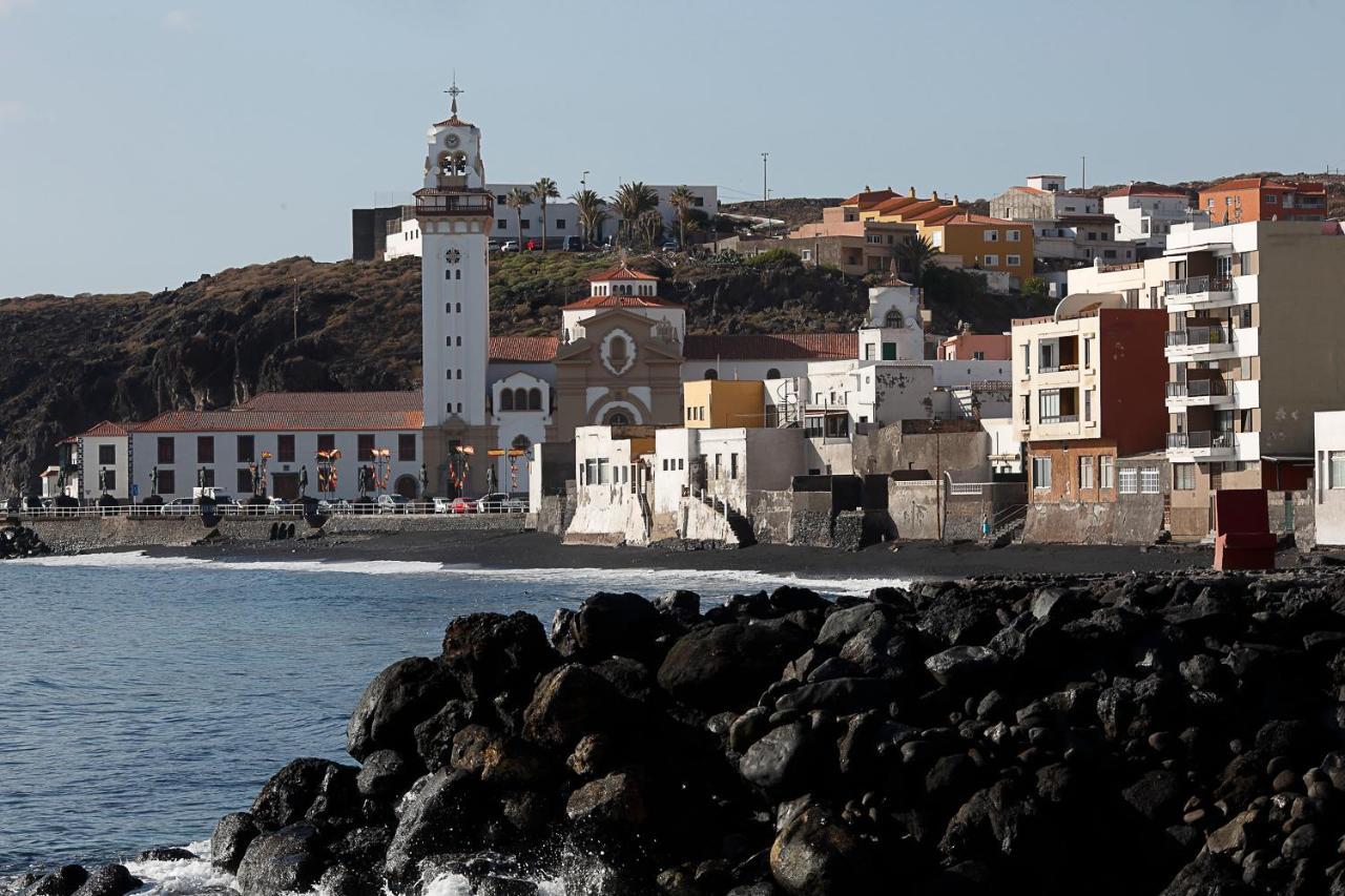 Apartamento frente al Puerto de Candelaria a 20 metros de la playa. Exterior foto